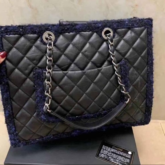 Beautiful CHANEL Shopping Tote - Picture 2 of 7